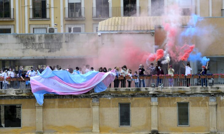 personas trans protestan en el Senado para exigir leyes de cambio de sexo