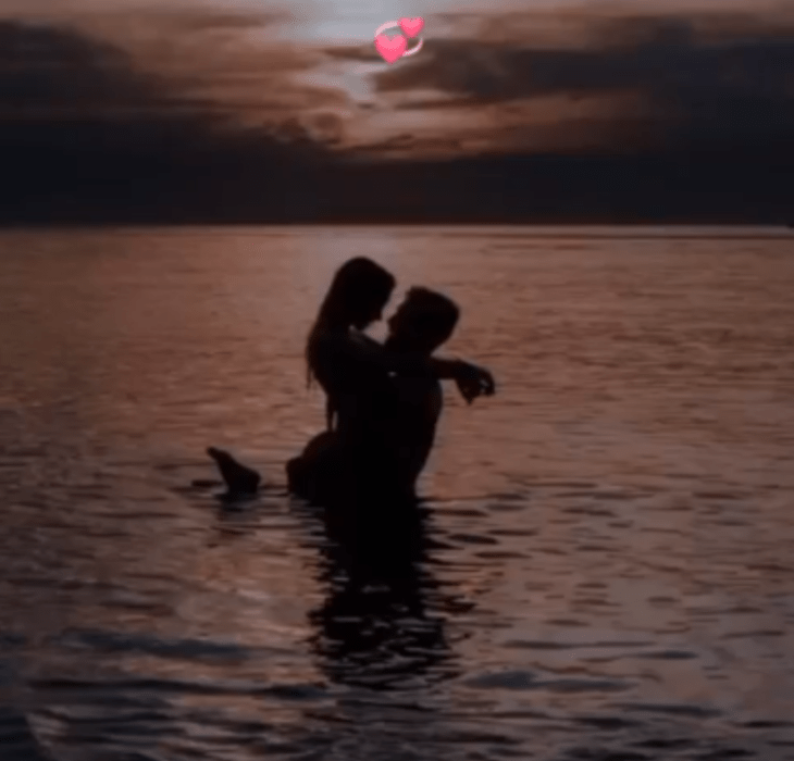 Image of a sunset in the sea of ​​Gerard Piqué and Clara Chía