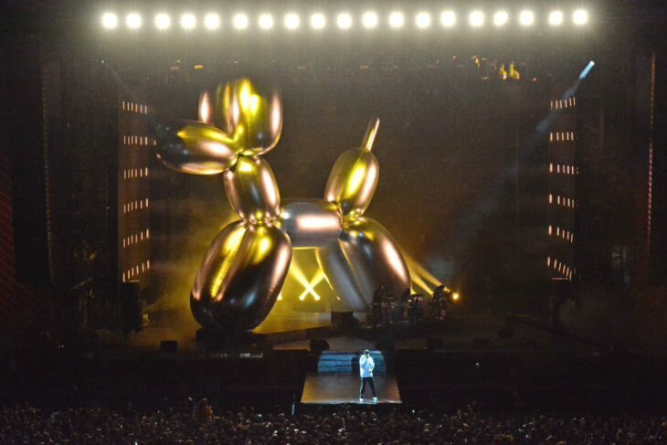 dog ballon en concierto de jay z