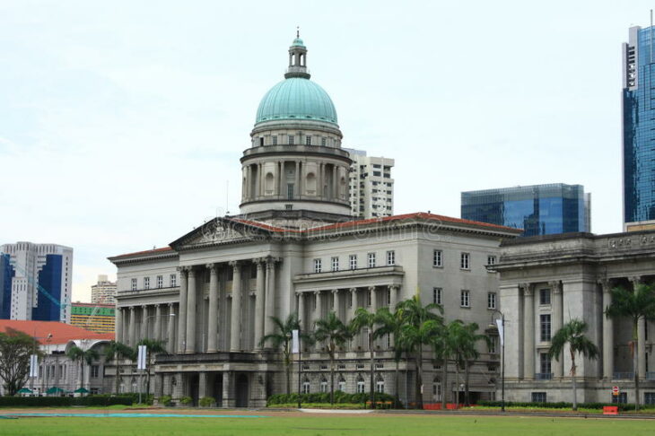 imágenes del exterior de un Tribunal de Singapur