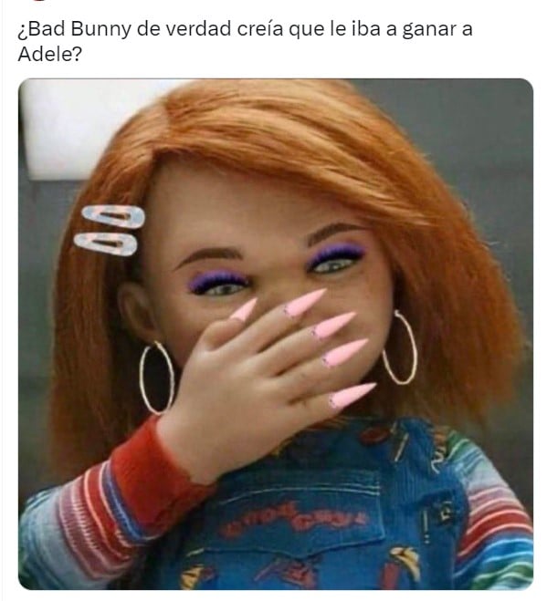 meme con la imagen de Chucky sobre la reacción de Bad Bunny al perder contra Adele 