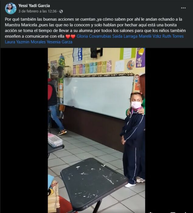 captura de pantalla de un video de Facebook de una maestra que presentó a una alumna con déficit auditivo 