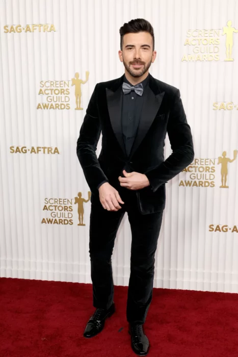 Mejores vestidos y looks en los SAG Awards 2023; Jeremy Parsons 