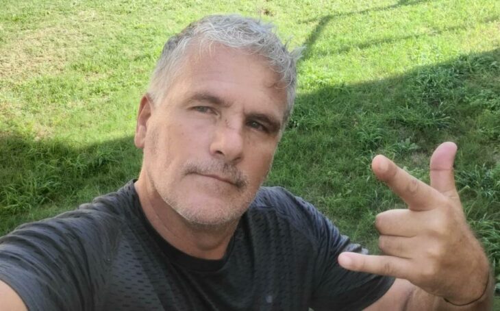 Selfie del actor mexicano Héctor Soberón 