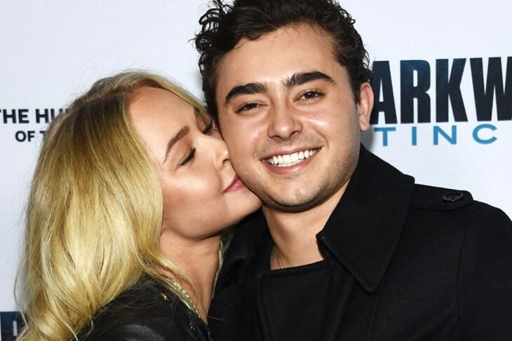 Hayden y Jansen Panettiere en un evento de Hollywood ella besa feliz a su hermano menor