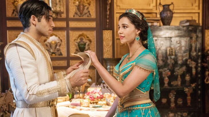 Mena Massoud y a Naomi Scott en sus personajes de Aladdin y Jasmine respectivamente