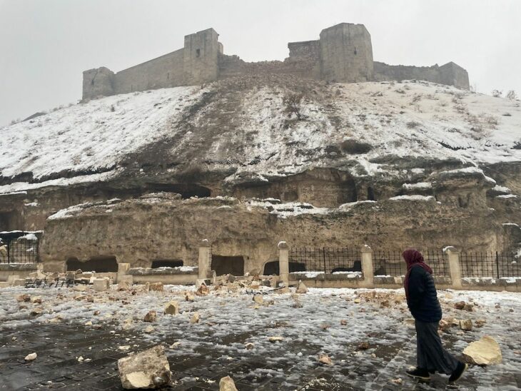 castillo destruido por el terremoto 