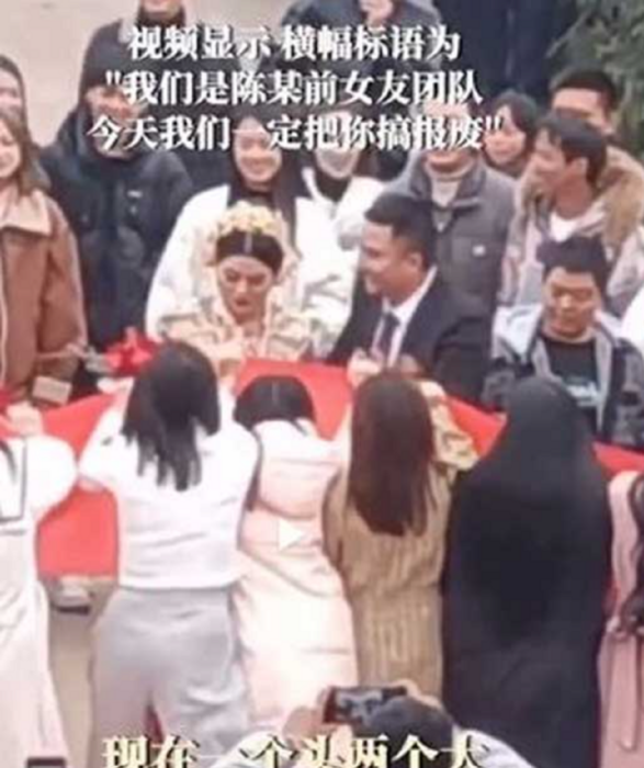 una boda en China se volvió viral porque están en primera fila un grupo de mujeres que se dijeron exnovias del novio