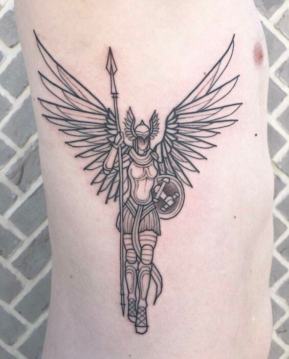imagen de la piel de una persona mostrando un tatuaje de guerrera
