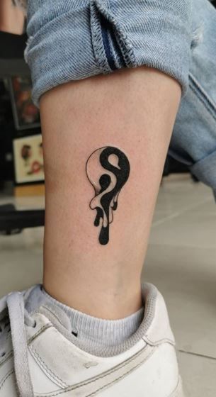 tatuaje yin yang derretido