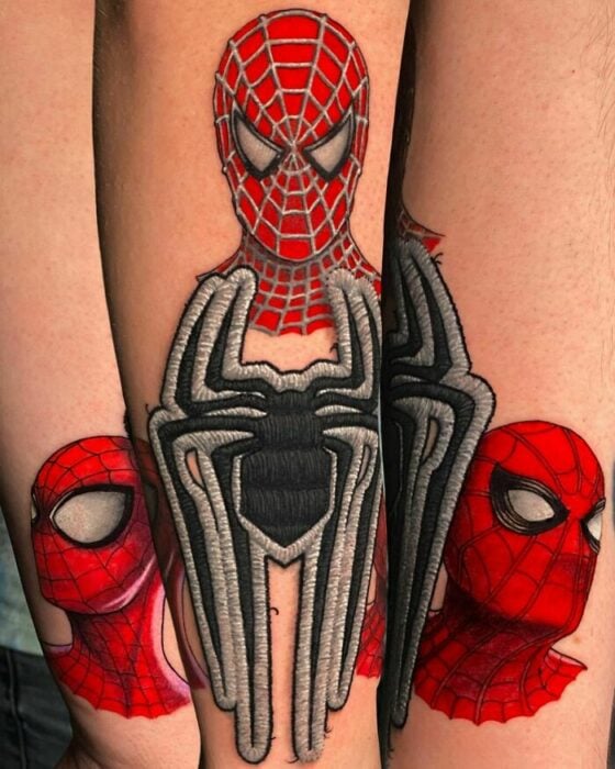 tatuaje bordado del hombre araña
