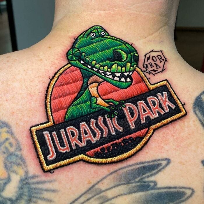 tatuaje bordado de jurassic park