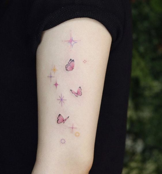tatuaje girly de mariposas