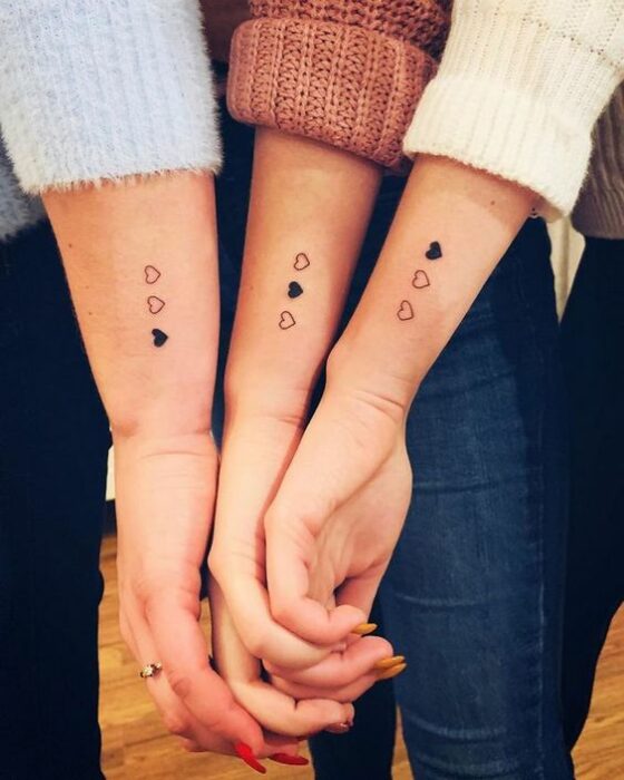 tatuaje de corazones para tres mejores amigas 