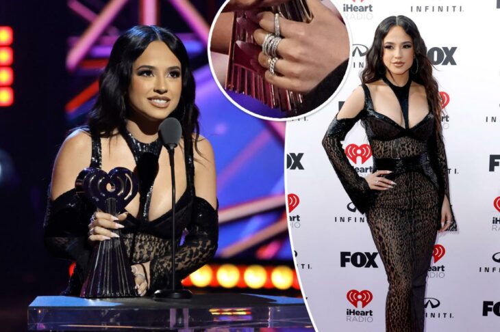 Becky G durante los iHeartRadio Music Awards 2023 