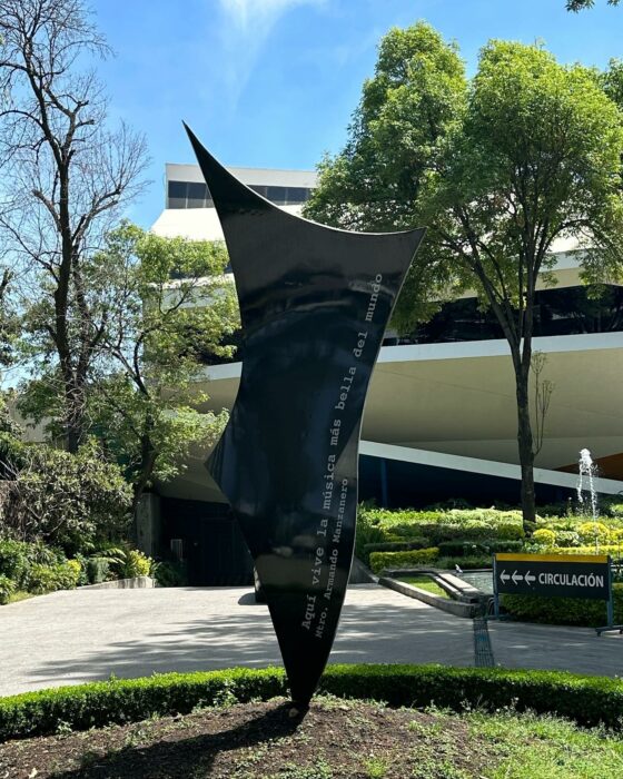 monument with a phrase by Armando Manzanero inside the Society of Authors and Composers of Mexico