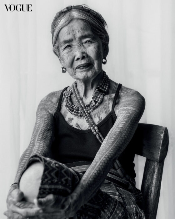 Mujer filipina de 106 años posando para la revista Vogue Filipinas 