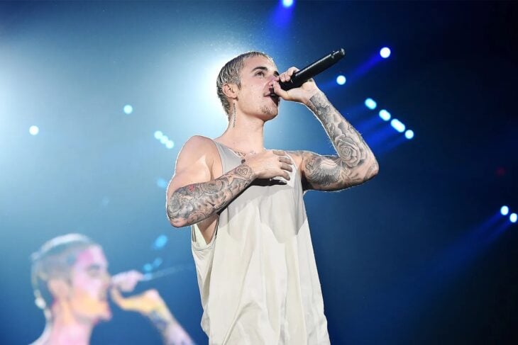 Justin Bieber cantando en vivo 