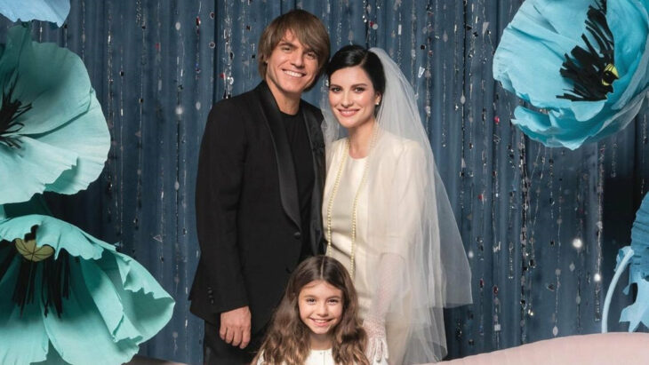 Laura Pausini y Paolo Carta junto a la hija de ambos Paola en el día de su boda