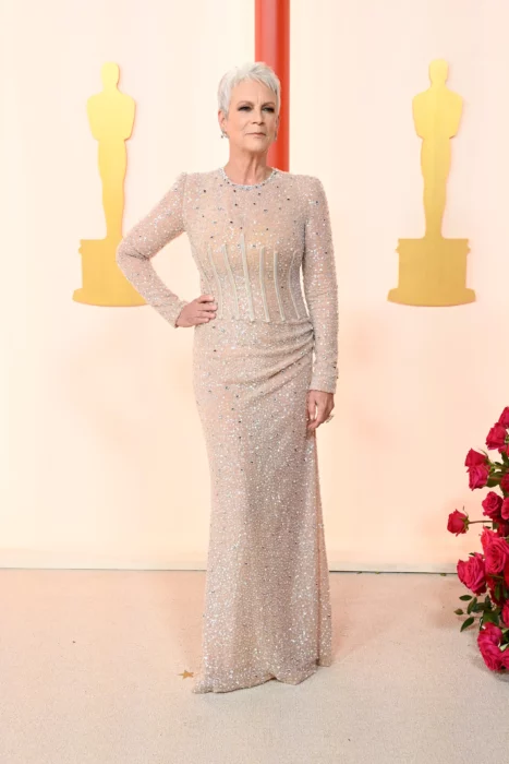 Jamie Lee Curtis mejores looks de la alfombra roja en los premios Oscar 2023