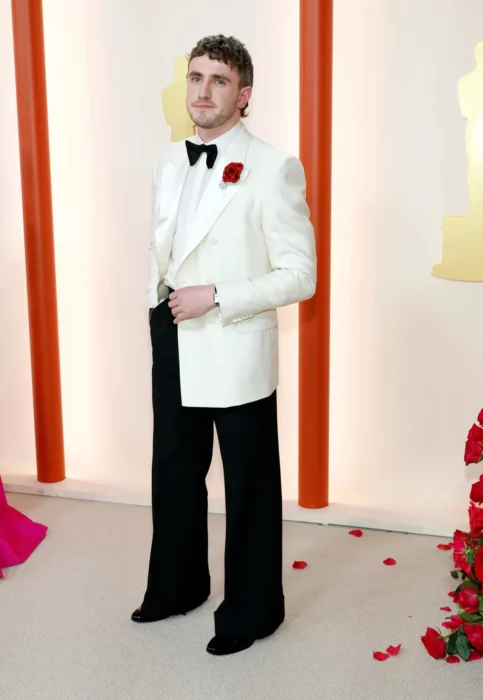 Paul Mescal mejores looks de la alfombra roja en los premios Oscar 2023