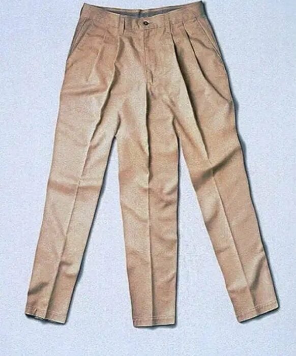 imagen de un pantalón con tres piernas 