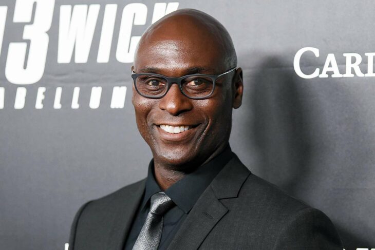 Lance Reddick en la alfombra roja del estreno de una de sus películas John Wick