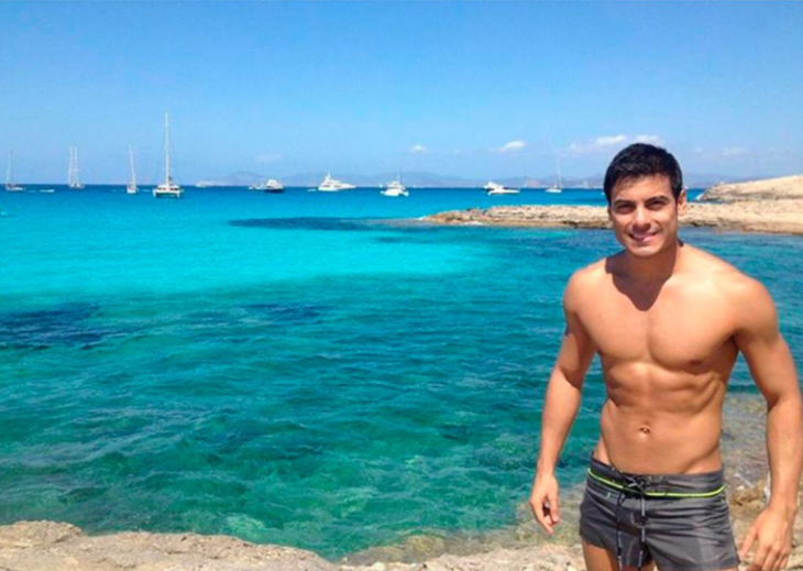Carlos Rivera vacacionando en las playas de Ibiza España