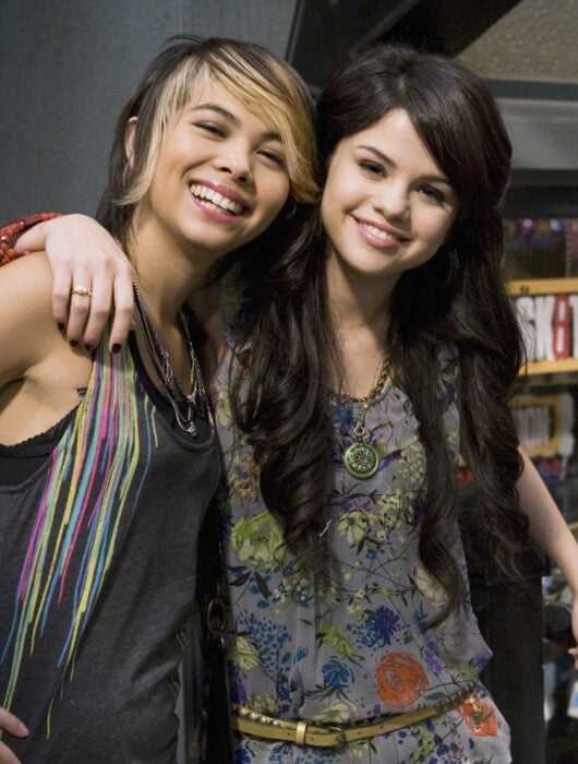 Selena Gomez and Hayley Kiyoko in their characters from Wizards of Waverly Place 