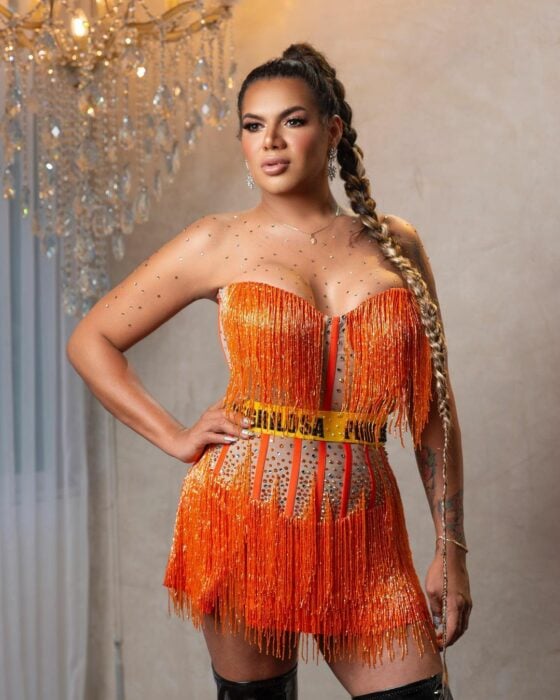 Kimberly la más preciosa con vestido naranja