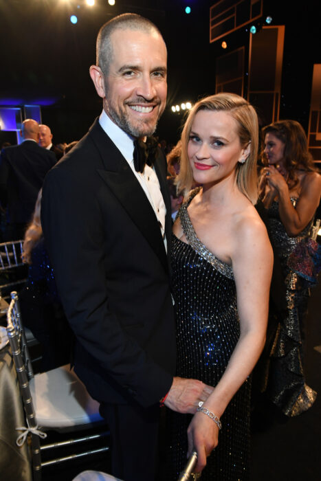 fotografía selfie de Reese Witherspoon y Jim Toth en una gala de premios 