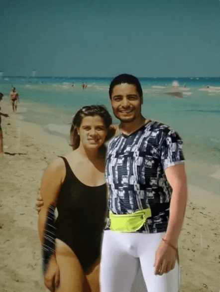 Imagen de Chayanne en traje de baño con el cuerpo de otro meme de un hombre con pans blanco 