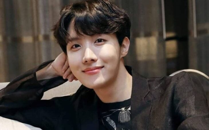 Jung Hoseok posing for a photo leaning on his hand