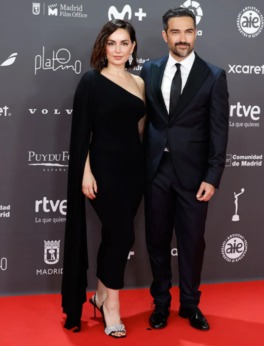 Alfonso Herrera y Ana de la Reguera en la alfombra roja de los Premios Platino en Madrid España