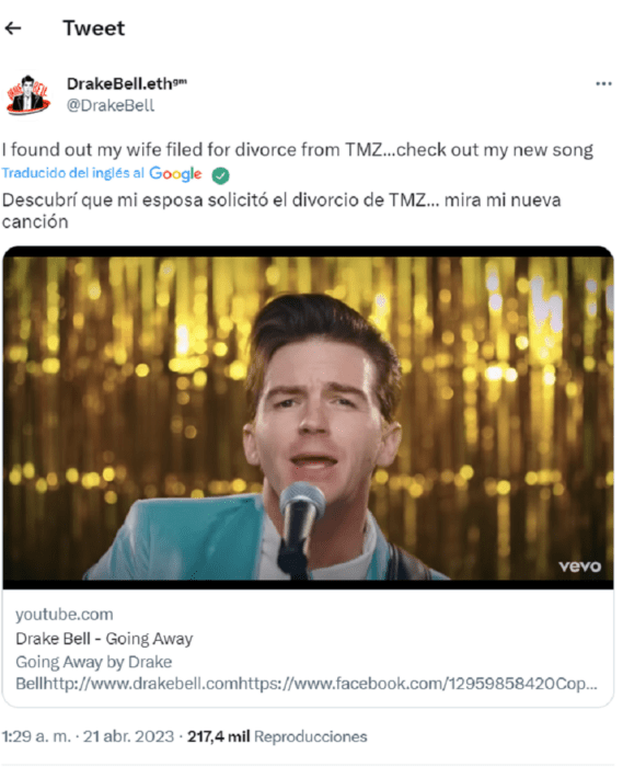 captura de pantalla de la cuenta de Twitter de Drake Bell donde aparece cantando 