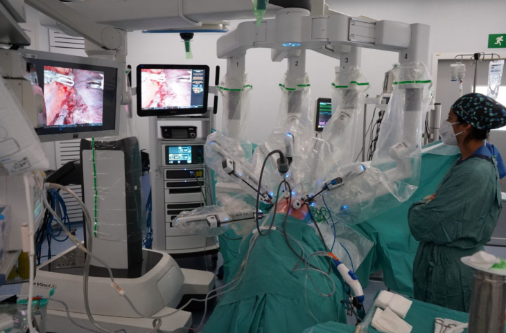 el primer paciente al que le realizan un trasplante de pulmón con una moderna técnica robótica