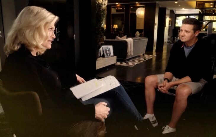 Jeremy Renner en entrevista con Diana Sawyer para la cadena de ABC News