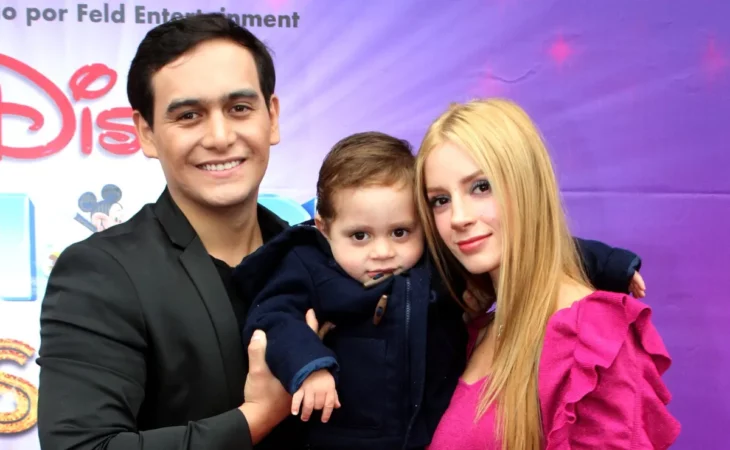 Julian figueroa junto a su esposa e hijo 