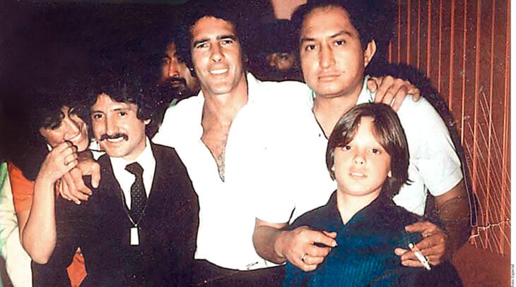 Fotografía en la que aparece Luis Miguel al lado de su padre y el actor Andrés García 
