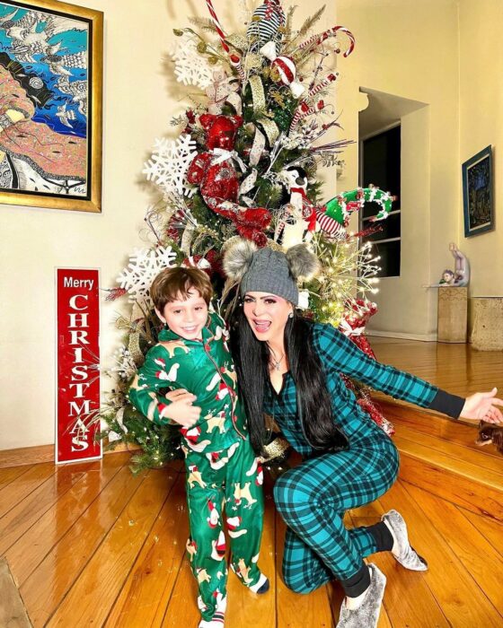 Maribel Guardia y su nieto Julián en navidad