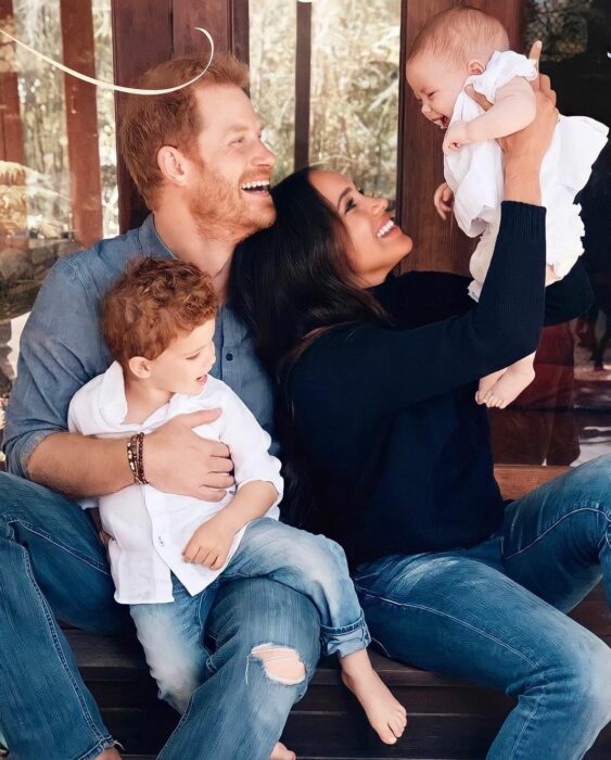 los duques de sussex con sus hijos 