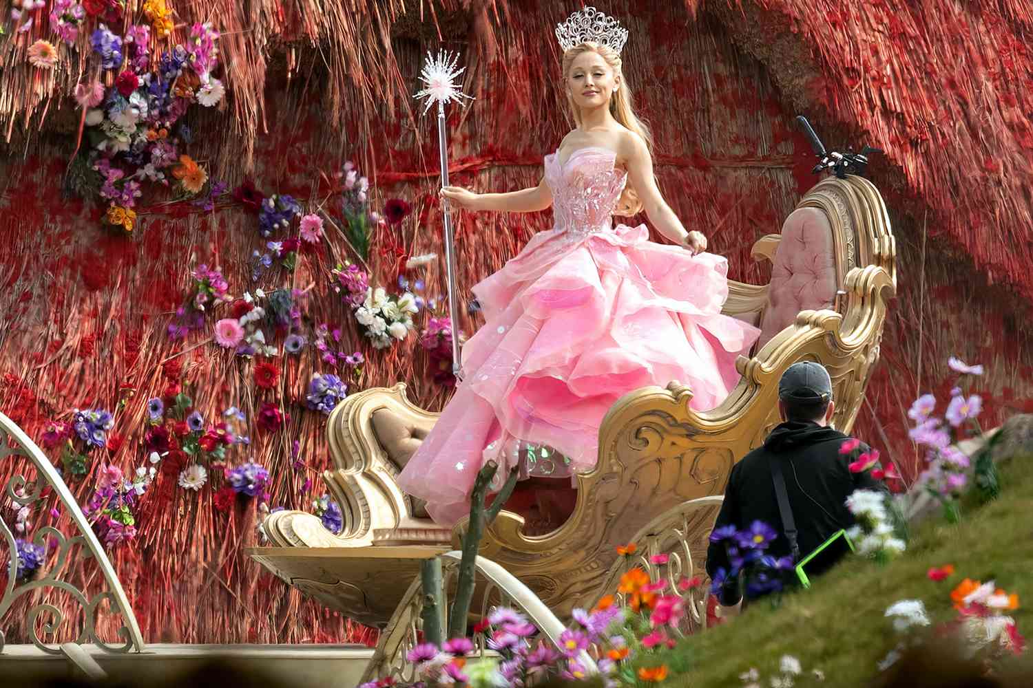This is how Ariana Grande looks in the movie 'Wicked'; The fans reacted