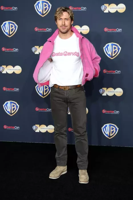 Ryan Gosling saca su lado más 'Barbie' con camiseta diseñada por una mexicana