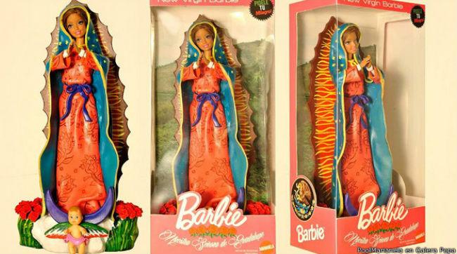 imagen de una Barbie de la virgen María dentro de su empaque 