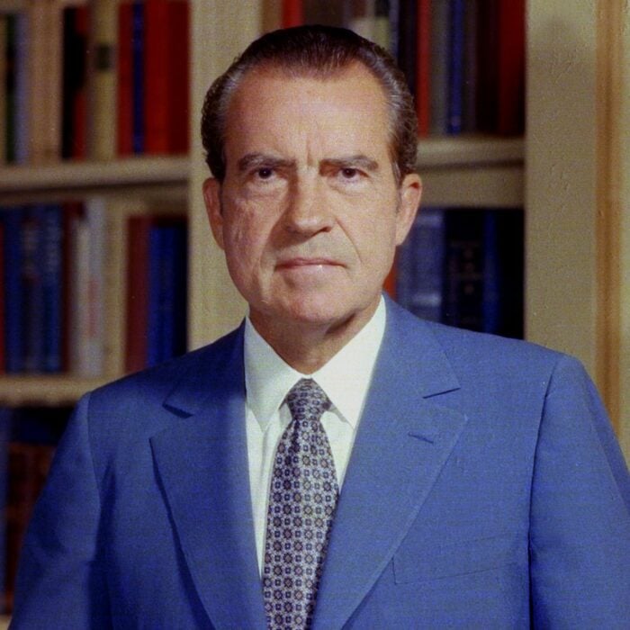 Richard Nixon con traje azul 
