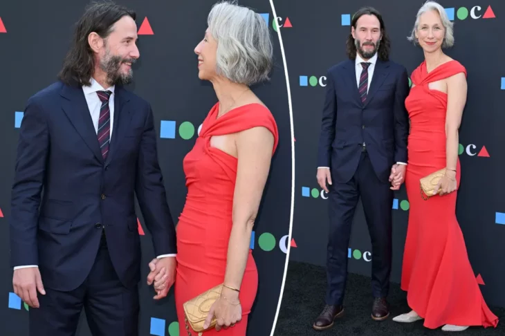 Keanu Reeves y su novia Alexandra Grant caminando tomados de la mano en la alfombra roja de Gala del Museo de Arte Contemporáneo de Los Ángeles 2022