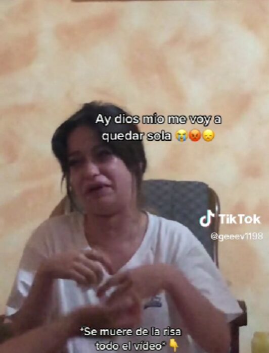 chica llorando porque no tiene novio 