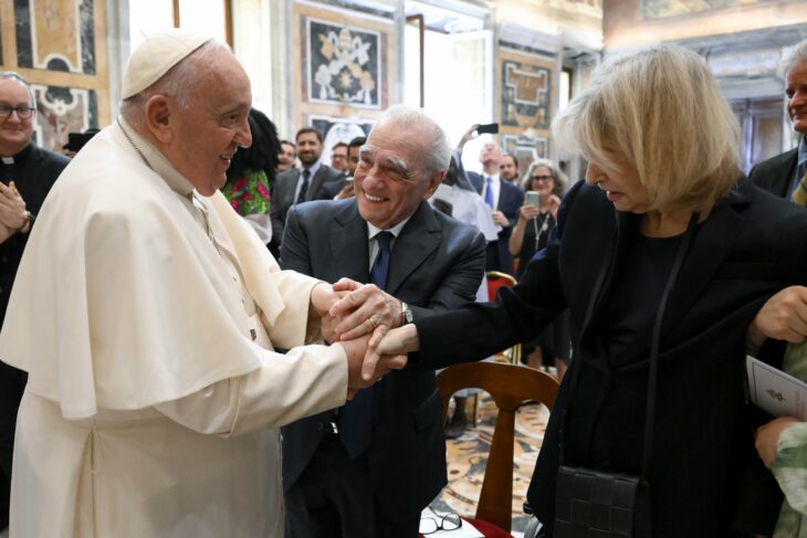 Martin Scorsese en compañía de su esposa Helen Morris se reunieron con el Papa Francisco en el Vaticano