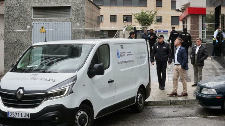 agentes policiales fuera de edificios en España 