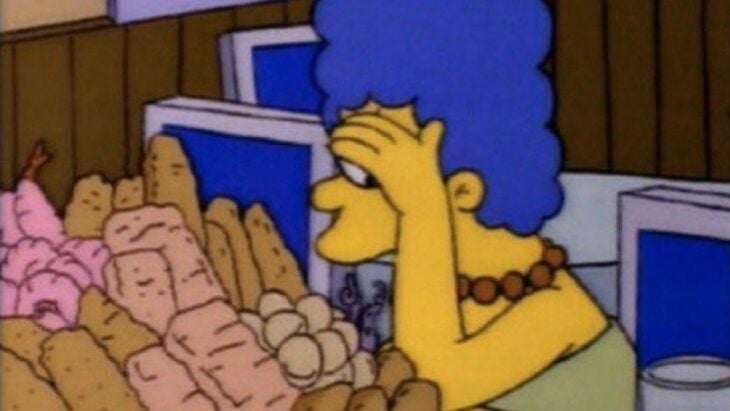 Marge Simpson tapándose la cara 